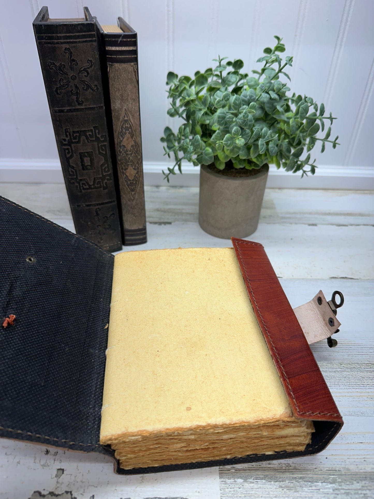 Vintage Leather Journal with Clasp – Timeless Elegance for Your Thoughts
