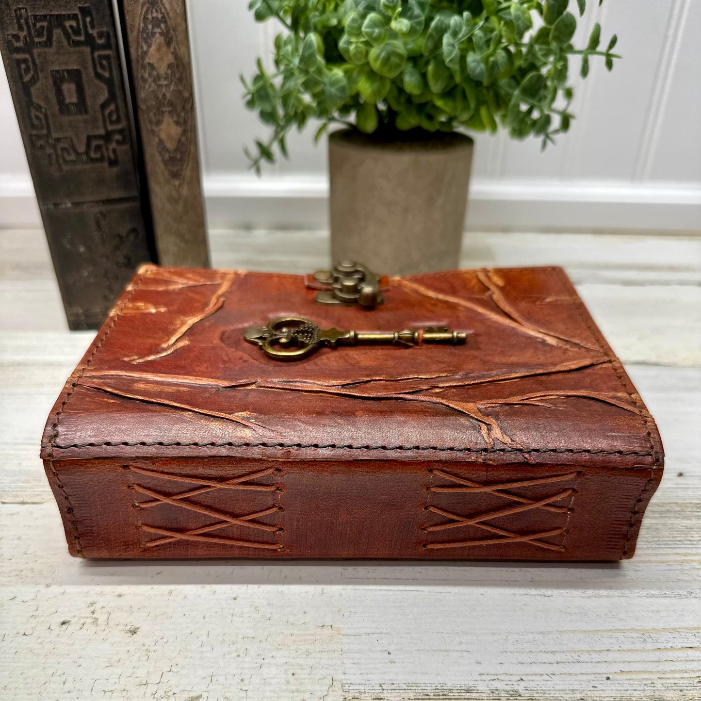 Vintage Leather Journal with Clasp – Timeless Elegance for Your Thoughts