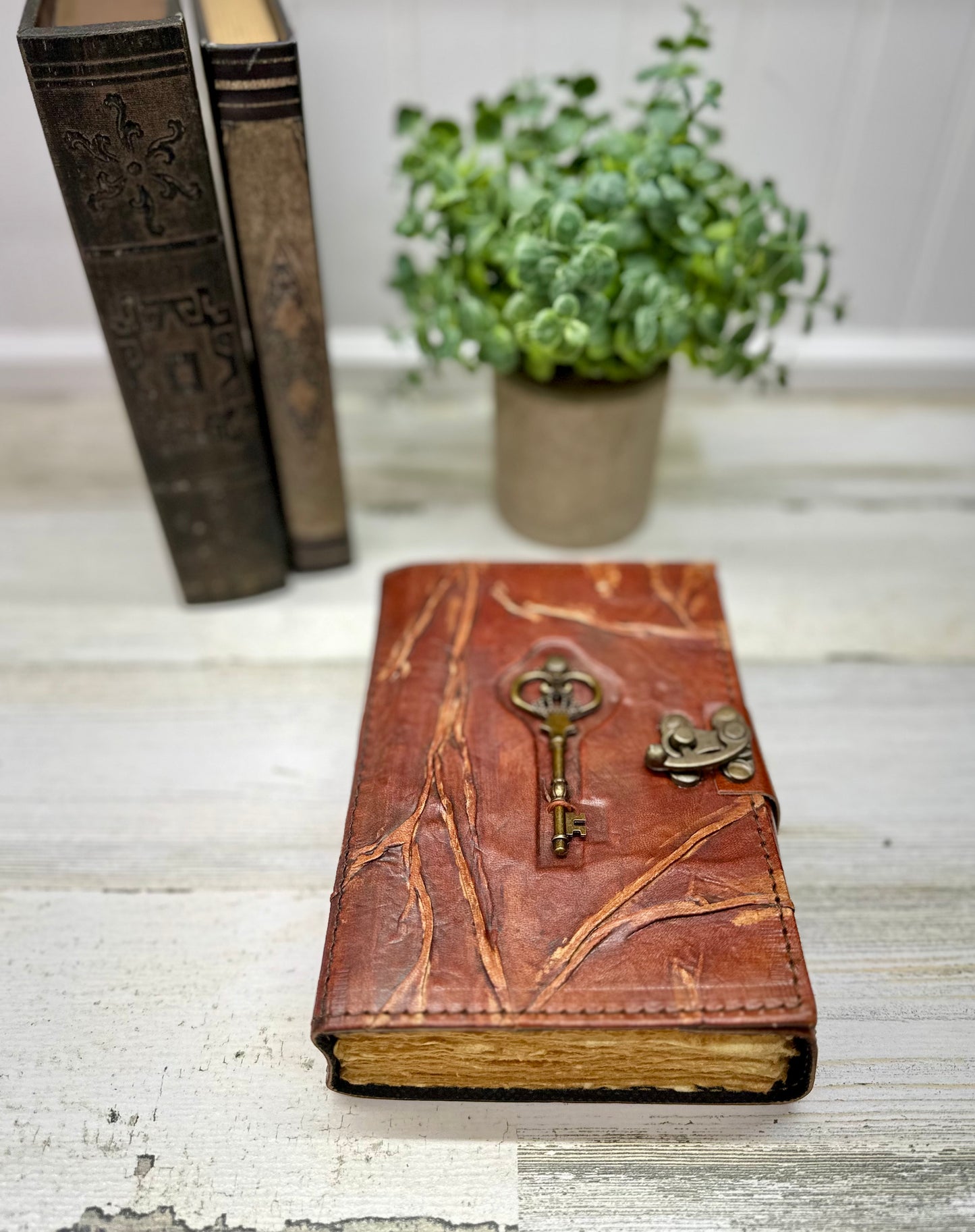 Vintage Leather Journal with Clasp – Timeless Elegance for Your Thoughts