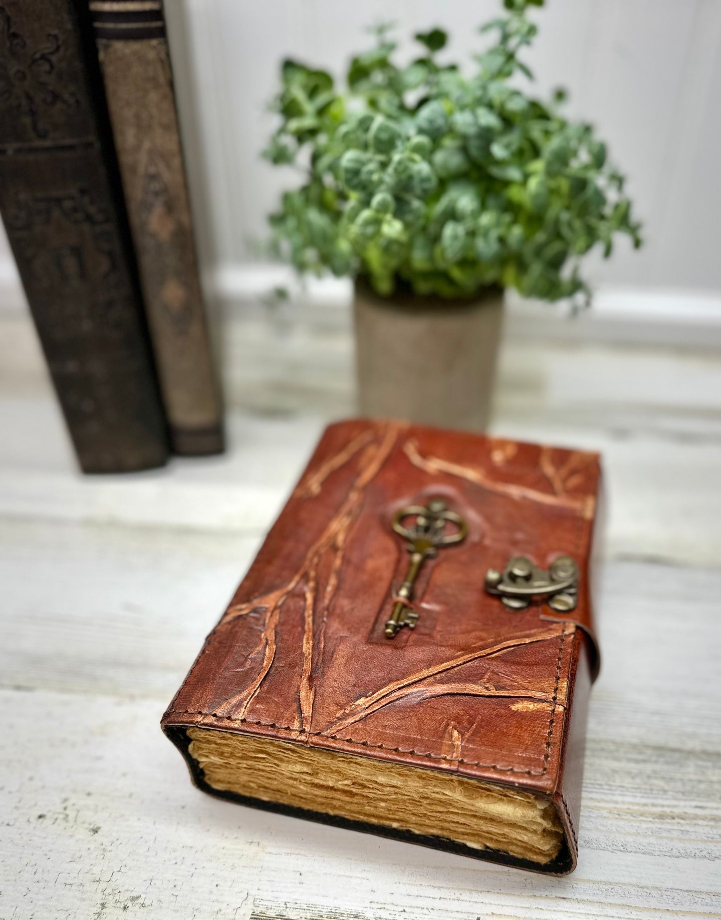 Vintage Leather Journal with Clasp – Timeless Elegance for Your Thoughts